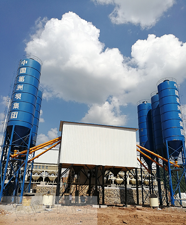 葛洲壩選用長(zhǎng)城建機(jī)標(biāo)準(zhǔn)雙hzs60攪拌站