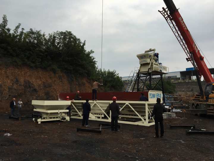 js500強(qiáng)制式攪拌機(jī)與pld800配料機(jī)組成簡(jiǎn)易攪拌站