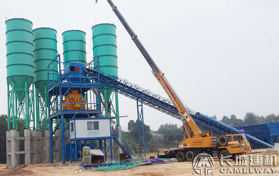 越南項目購買的長城建機(jī)hzs180攪拌站
