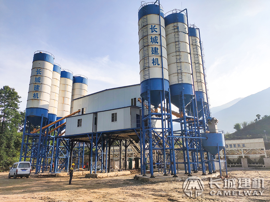 長城攪拌機廠家生產(chǎn)的雙hzs120混凝土攪拌站 現(xiàn)場實景拍攝