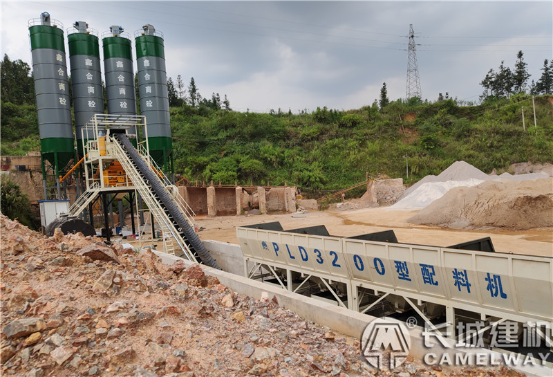 云南一商混攪拌站選用的長城hzs120攪拌站生產(chǎn)線