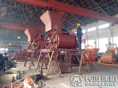 強制式混凝土拌合機