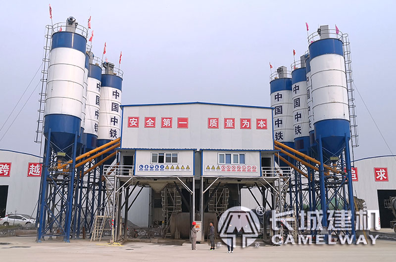 混凝土拌合站現(xiàn)場