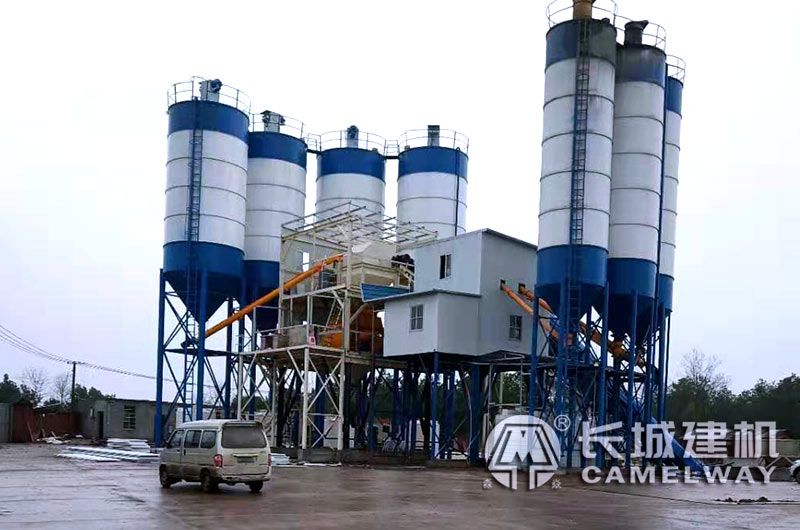 Hzs120攪拌站設(shè)備現(xiàn)場產(chǎn)量：100立方/小時