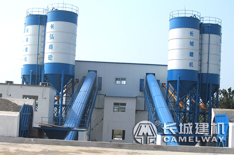 混凝土攪拌站設(shè)備現(xiàn)場