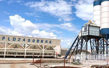 青海海西75型攪拌站設(shè)備現(xiàn)場(chǎng)