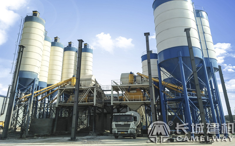 長(zhǎng)城建機(jī)hzs240攪拌站現(xiàn)場(chǎng)