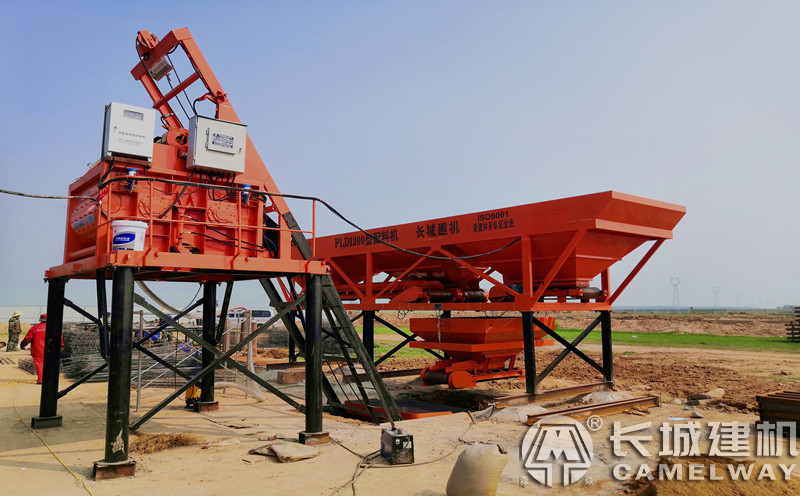 簡(jiǎn)易提升料斗攪拌站35站